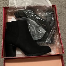 NEW Kelly & Katie Women’s Black Ankle Boots – Size 9.5