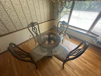 Vintage dinning table with 4 chars