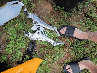 Suzuki motorcycle crotch rocket parts