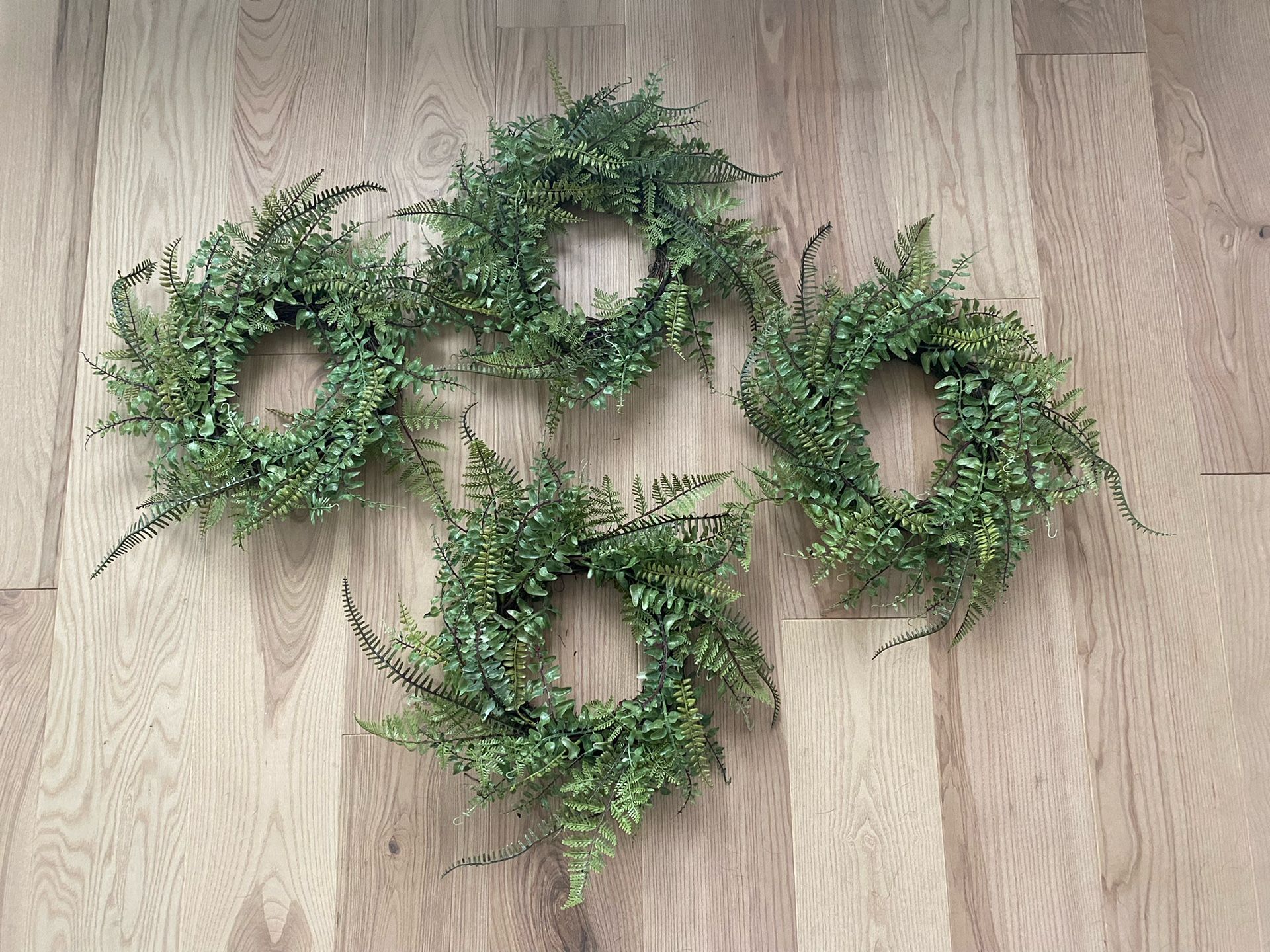 4 small wreathes