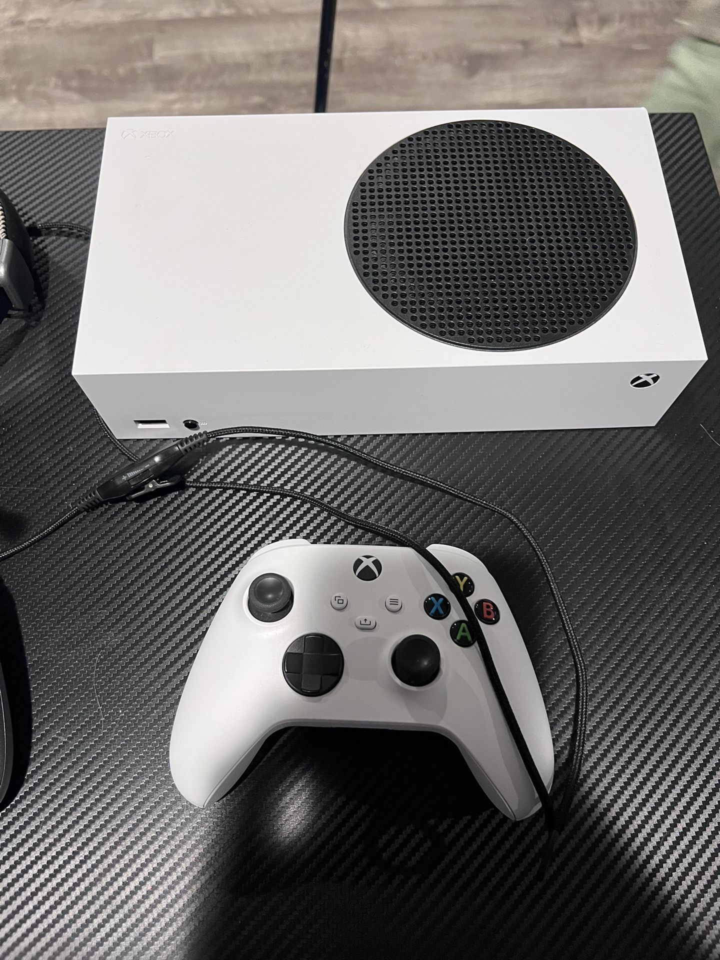 Xbox Series S White 512 GB All Digital With Two Controllers