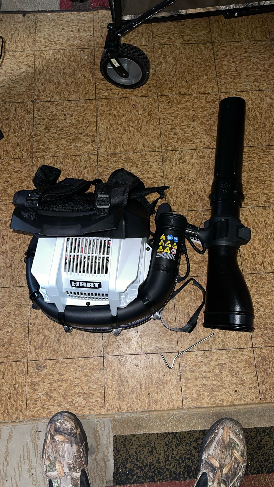 HART 40-Volt Cordless Brushless Backpack Blower Kit (1) 5.0Ah Lithium-Ion Battery