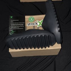 Yeezy slide onyx size 9