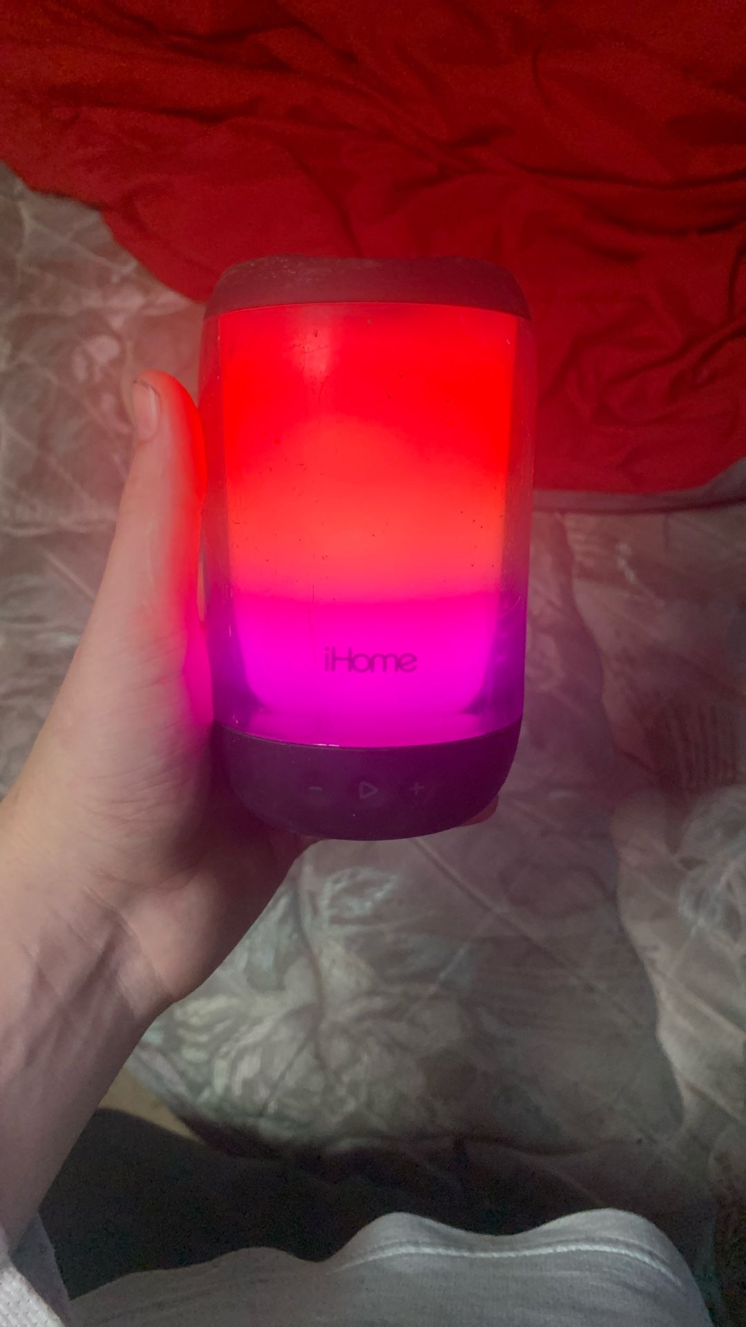 I home Speaker Works Great Lights Up