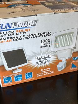 Sunforce 100 LED Solar Motion Light - 1000 Lumens - Security Flood Light (New/Open Box)