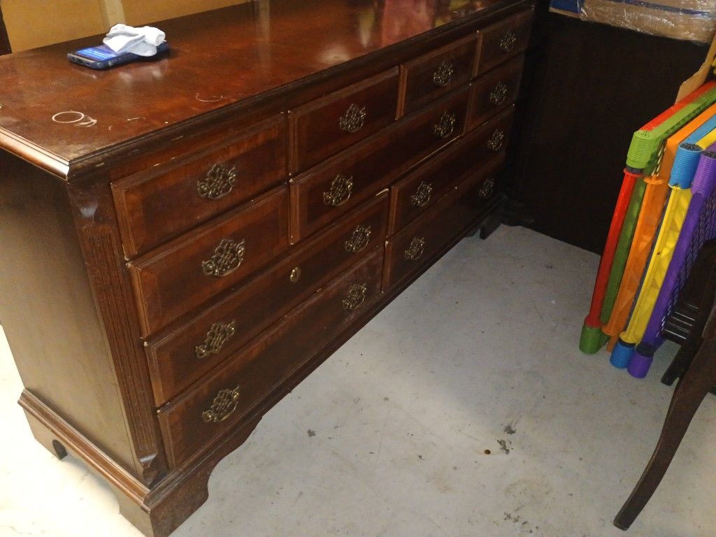 Dresser With Mirror 