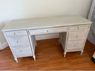 Beautiful Work station / desk in grey