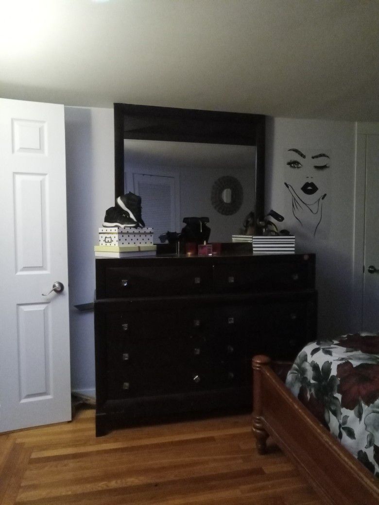 Bedroom Dresser With Mirror 