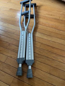 Barely Used Guardian Crutches Adjustable Height 5’1”-5’9”