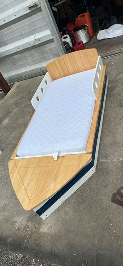 Pottery barn, toddler boat bed Pottery barn, toddler boat bed