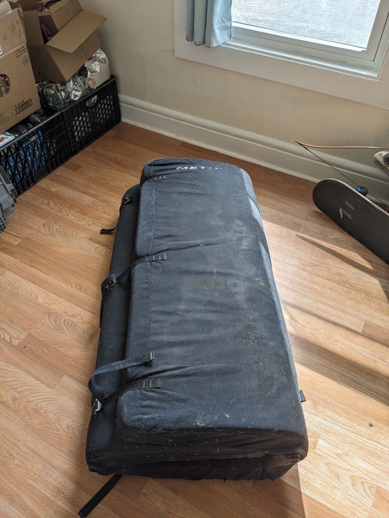Large Bouldering Mat / Crash Pad With Backpack Straps To Carry