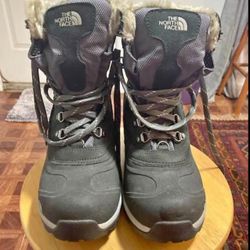 Women’s North Face winter boots (6.5)