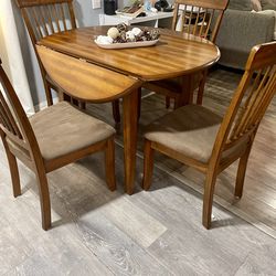 Beautiful Solid Wood Table and 4 Chairs — Excellent Condition
