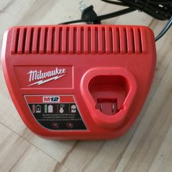 Milwaukee M12 Charger