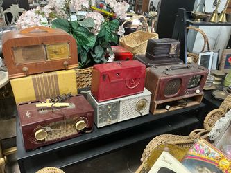 Old Radios Prices Vary