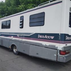 RV( Pace Arrow) Runs Needs A Tune Up 