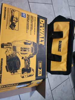 Dewalt  15 coil roofing nailer kit