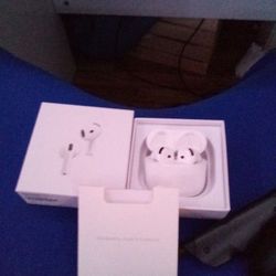 Selling Air Pod 4 