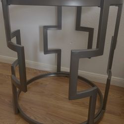 2 Side Tables 