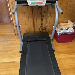 NordicTrack 1800i Treadmill for Sale in Arlington Heights IL OfferUp
