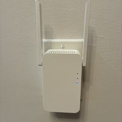 Like NEW- Macard WiFi Extender RE1200