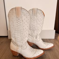 Old gringo Cowboy Boots— Great Condition— Size 7 — White —