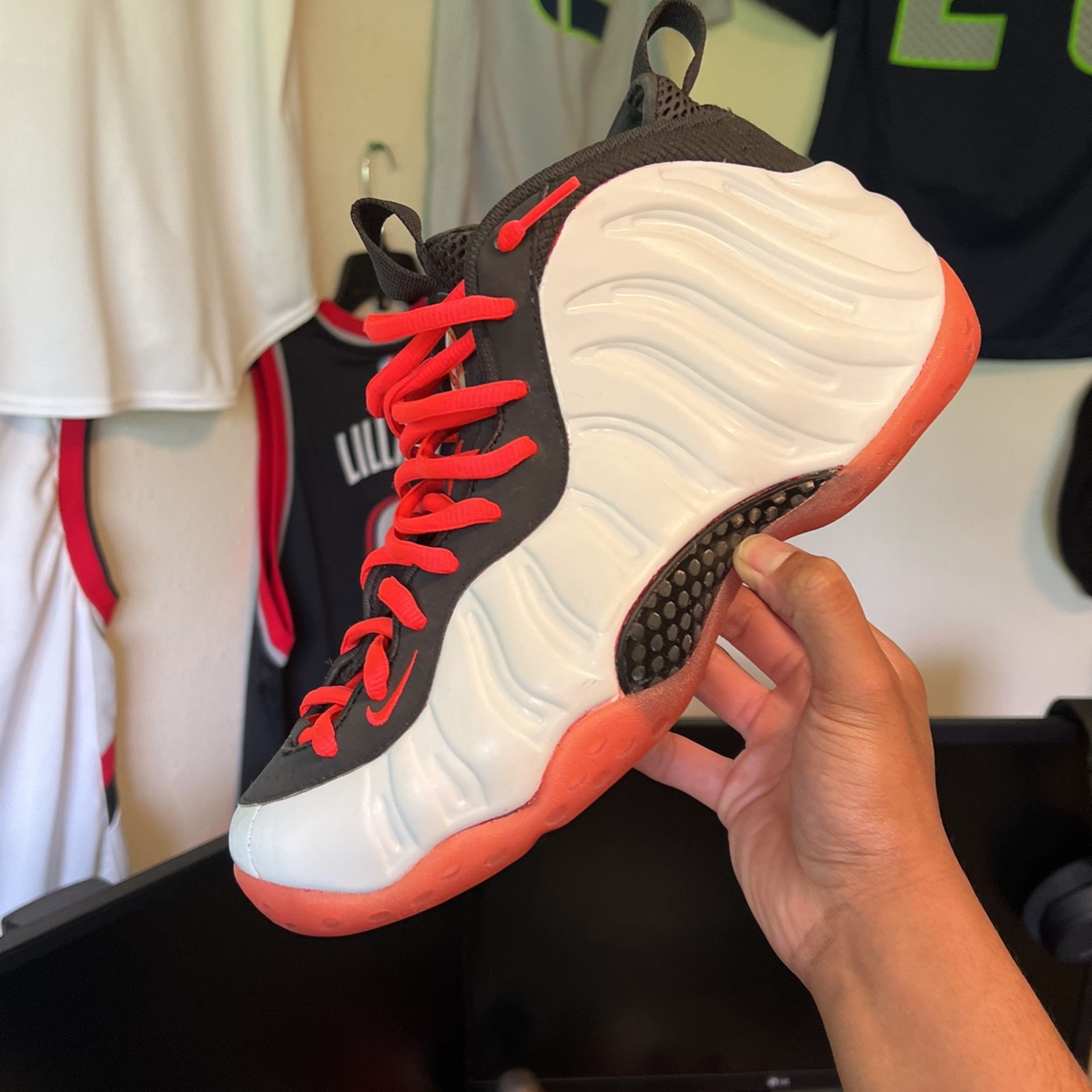 Nike Foamposite “Thermal Map” Custom - Men’s Size 9.5