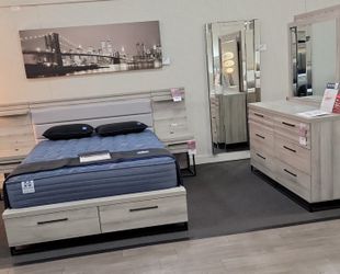 Roundhill Furniture Alvear Upholstered Panel Bedroom Set