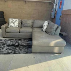 Couch L 