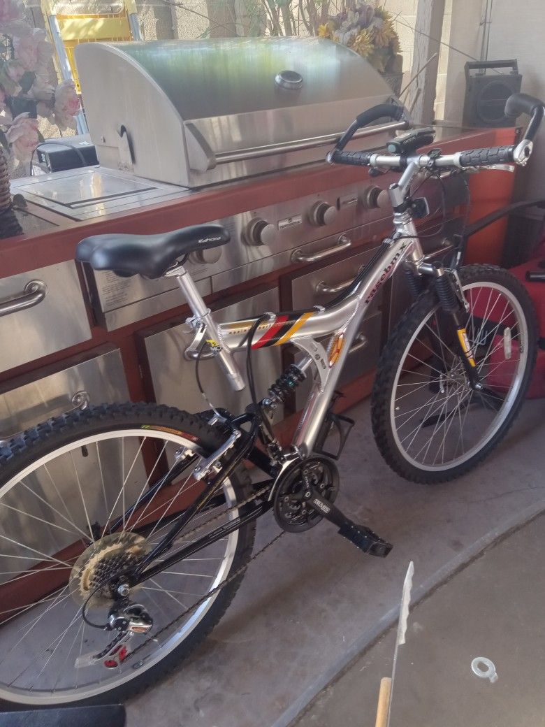 BIKE VERY GOOD CONDITION READY FOR RIDE TIRES SIZE 26 FRAME SIZE MEDIUM