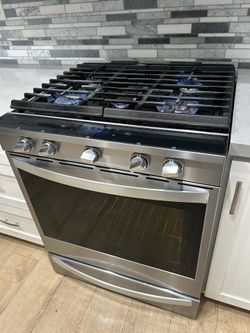 Whirlpool -5.8 cu.ft. Stove $500 obo.