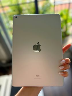 iPad 9th generation, 256GB + cover, like new, barely used. Battery 🔋 in a perfect condition, attaching the picture here.