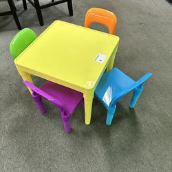 New Kids Toddlers Plastic Table and 4 Chairs Set