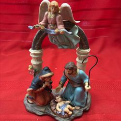 Avon Nativity Holy Family Holiday Treasure Porcelain Figurine 2002 (brand New)