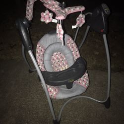Like New Very Nice Graco Electric Baby Swing With Music And Sounds Only $45 firm