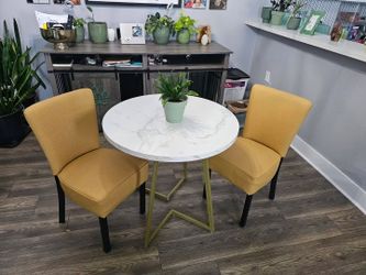 Breakfast table & chairs