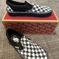 Brand New Never Worn. Vans sketch check Slip On. Womens 8, men’s 6.5