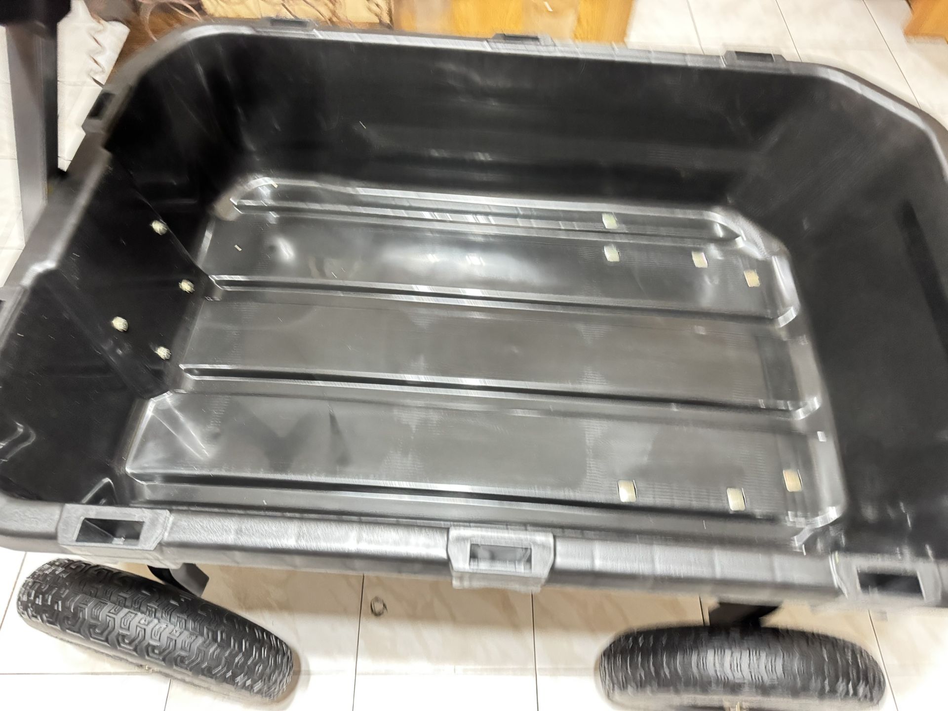 Gorilla 9cu ft super duty dump cart 16” flat free tires capacity of 1400 pounds brand new