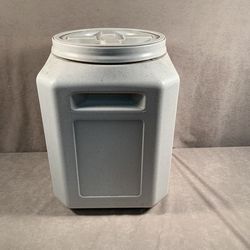 Pet food  storage container