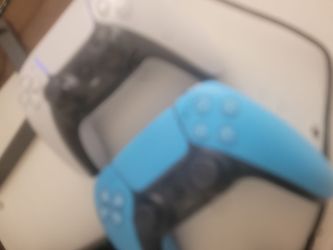 2 Ps5 controllers perfect condition
