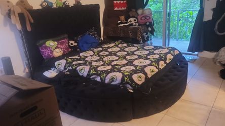 black velvet circle bed