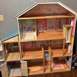 Little dollhouse. 