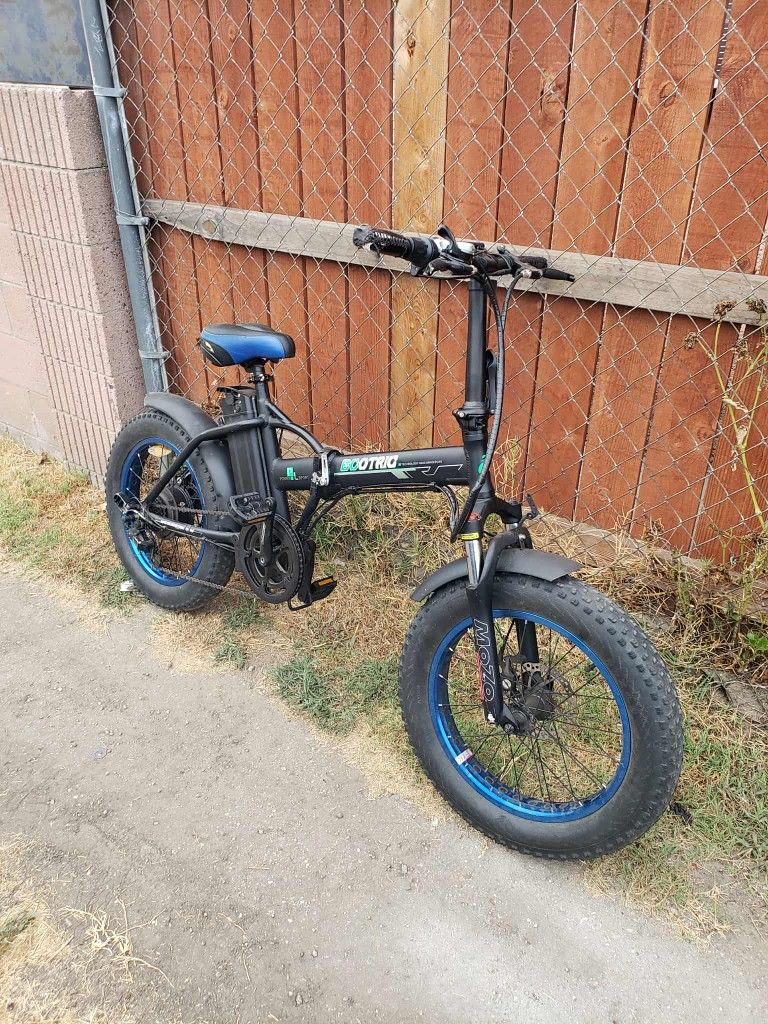 Most Bike Goes 20mph Miles Does 35mph 40miles range. Electric Bike ebike e-bike folding bike . I don't sell to crackheads FIRM PRICE. $400! no brakes.