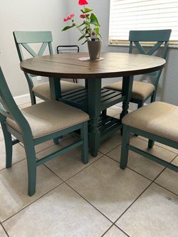 Round Dining Table Set with 4 Chairs