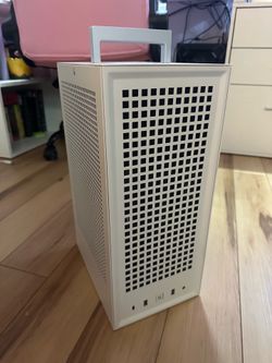Hyte Revolt 3 mini itx gaming pc case brand new