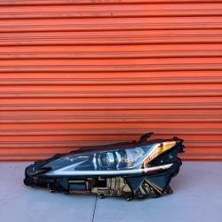 Lexus ES300 Left Side Headlight 2019-2021 FOR PARTS!