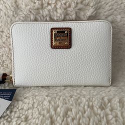 NWT Dooney & Bourke Pebble Grain Medium Zip Around Wallet
