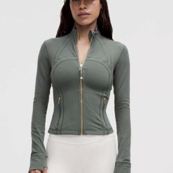 lululemon define jacket size 4 
