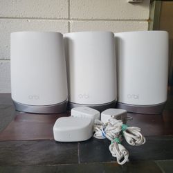 Netgear Orbi Tri-Band WiFi 6 Router + 2 Satellites