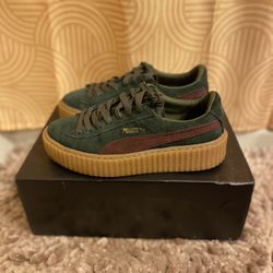 Rihanna Fenty Pumas Size 6 w 